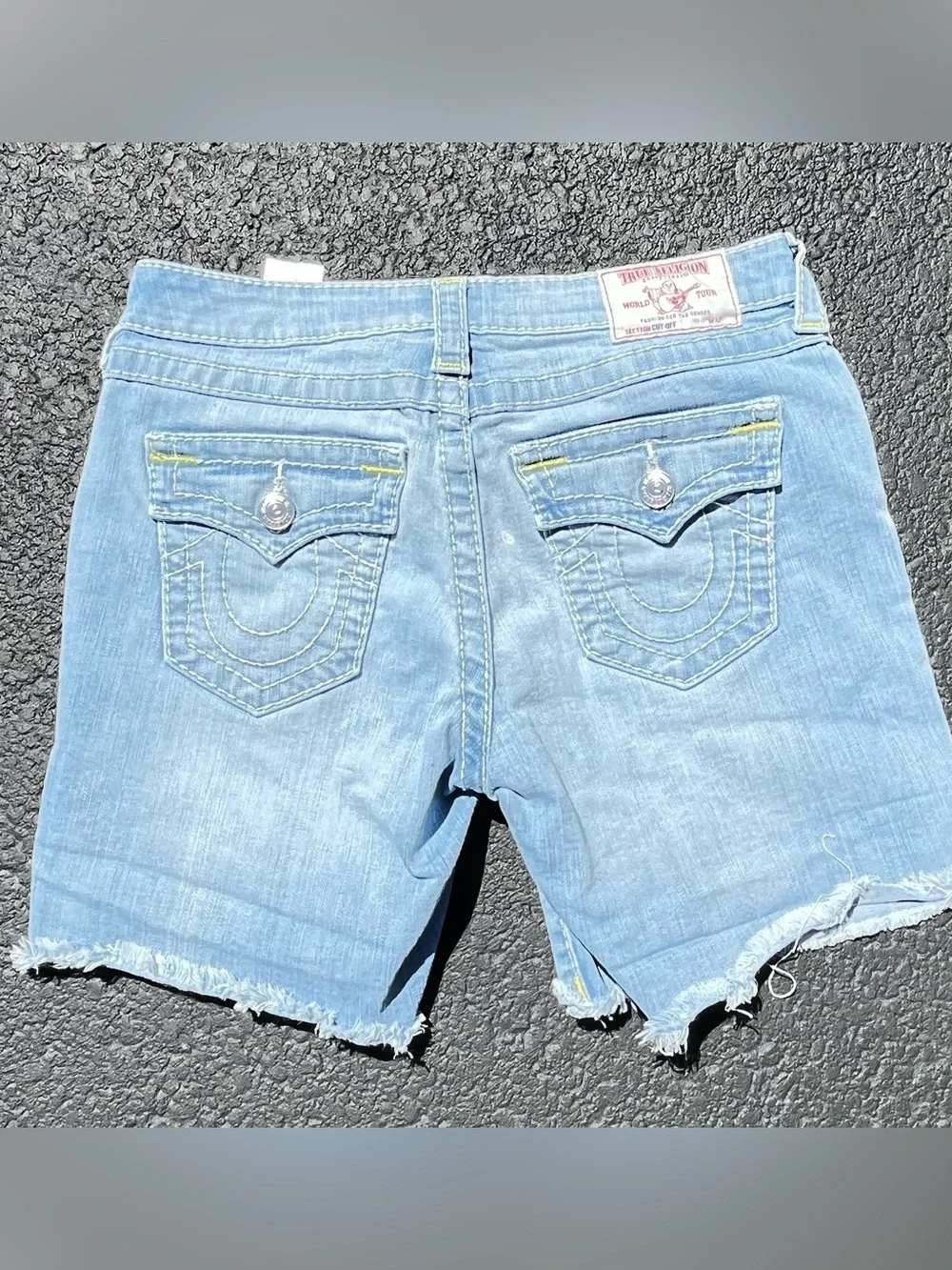 True Religion Light-Wash Denim Cutoff Shorts Frayed Raw-edge Hems Size 28